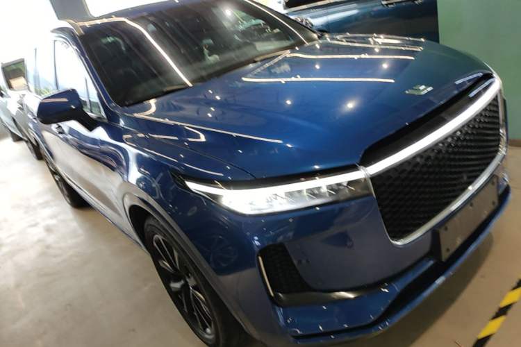 Used Li Auto ONE 2020 Extended-Range 6-Seater Version Front Right 45 Deg