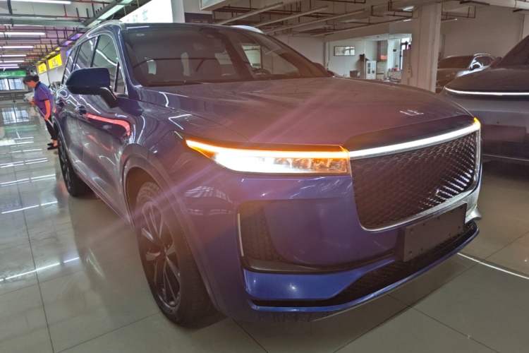 Used Li Auto ONE 2020 Extended-Range 6-Seater Version Front Right 45 Deg