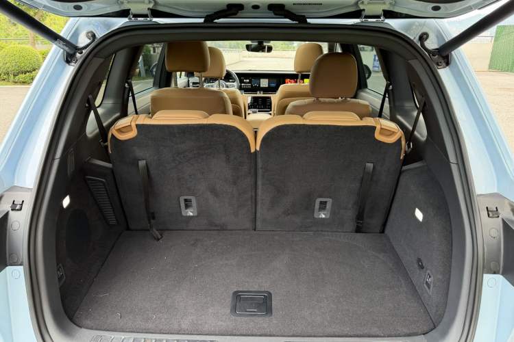 Used Li Auto ONE 2020 Extended-Range 6-Seater Version Interior 11