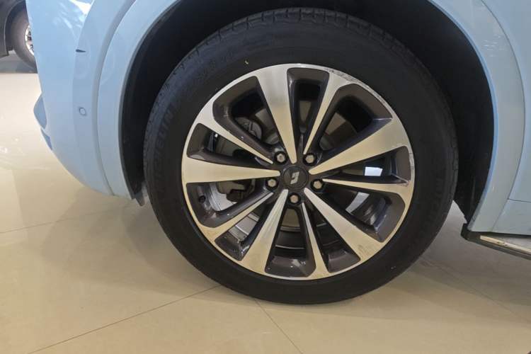 Used Li Auto ONE 2020 Extended-Range 6-Seater Version Left Front Wheel Hub