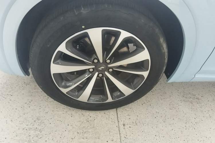 Used Li Auto ONE 2020 Extended-Range 6-Seater Version Left Front Wheel Hub