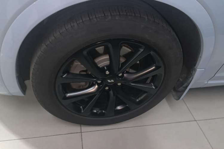 Used Li Auto ONE 2020 Extended-Range 6-Seater Version Left Front Wheel Hub