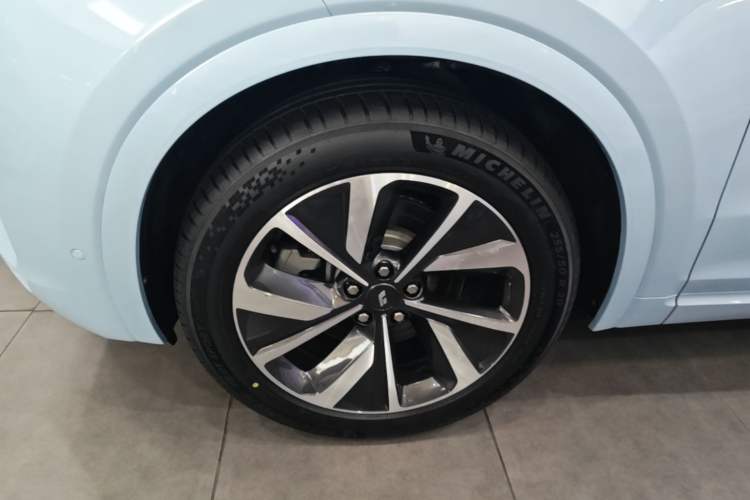 Used Li Auto ONE 2020 Extended-Range 6-Seater Version Left Front Wheel Hub