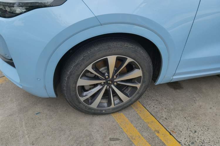 Used Li Auto ONE 2020 Extended-Range 6-Seater Version Left Front Wheel Hub