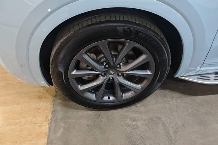 Used Li Auto ONE 2020 Extended-Range 6-Seater Version Left Front Wheel Hub
