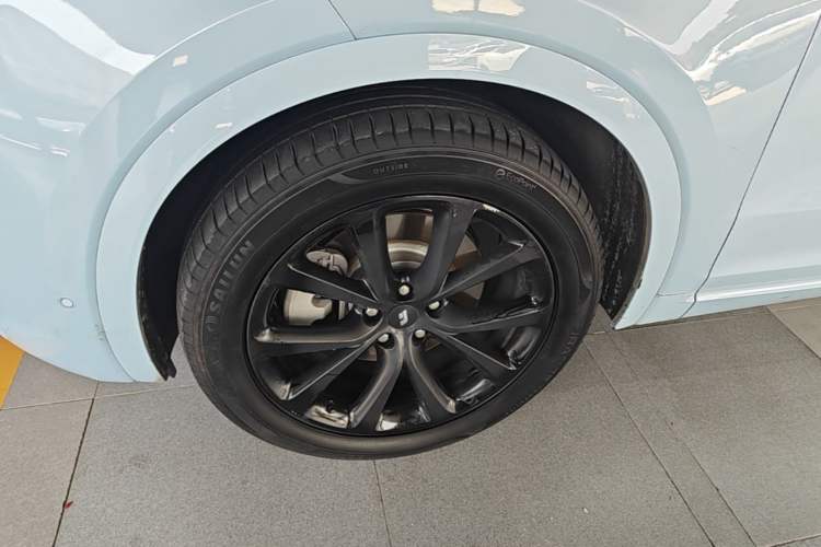 Used Li Auto ONE 2020 Extended-Range 6-Seater Version Left Front Wheel Hub