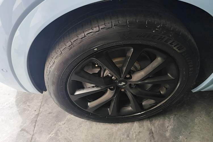 Used Li Auto ONE 2020 Extended-Range 6-Seater Version Left Front Wheel Hub