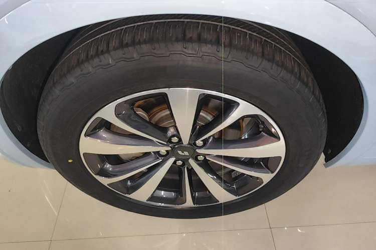 Used Li Auto ONE 2020 Extended-Range 6-Seater Version Left Front Wheel Hub