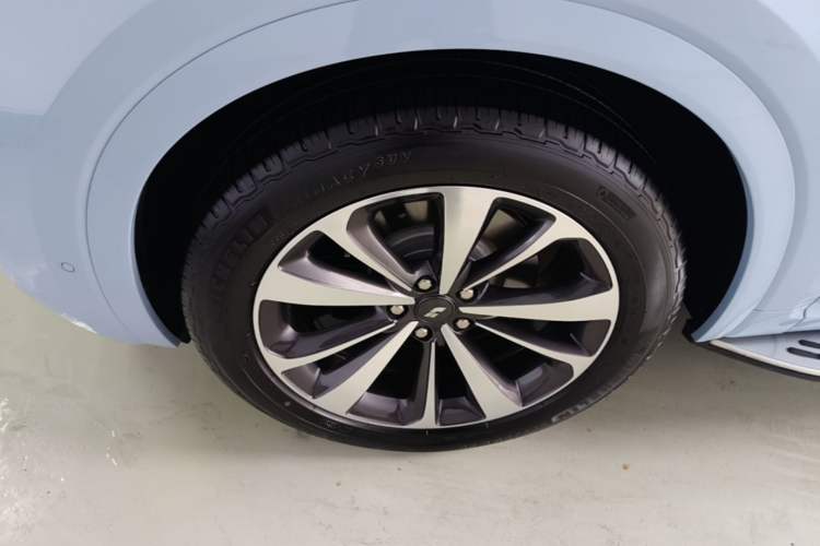 Used Li Auto ONE 2020 Extended-Range 6-Seater Version Left Front Wheel Hub