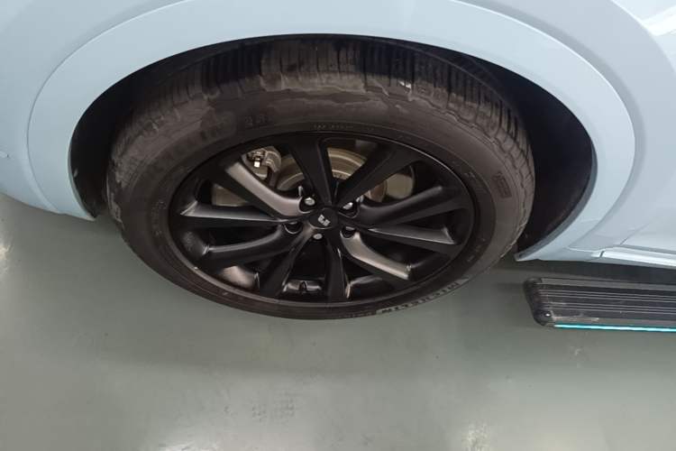 Used Li Auto ONE 2020 Extended-Range 6-Seater Version Left Front Wheel Hub