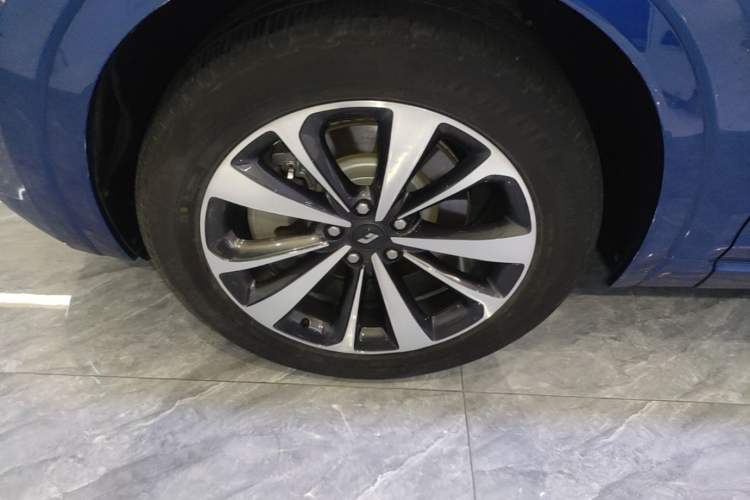 Used Li Auto ONE 2020 Extended-Range 6-Seater Version Left Front Wheel Hub