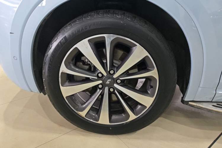 Used Li Auto ONE 2020 Extended-Range 6-Seater Version Left Front Wheel Hub