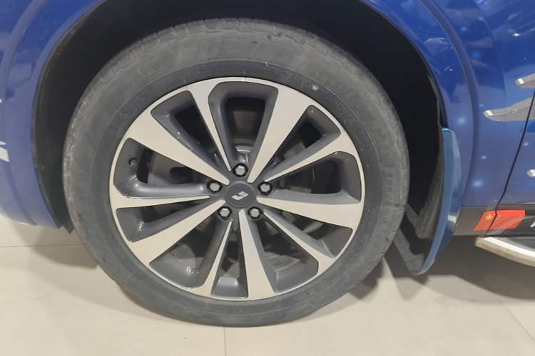 Used Li Auto ONE 2020 Extended-Range 6-Seater Version Left Front Wheel Hub