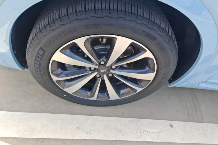 Used Li Auto ONE 2020 Extended-Range 6-Seater Version Left Front Wheel Hub