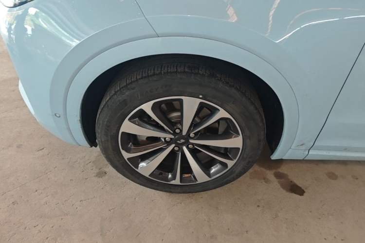 Used Li Auto ONE 2020 Extended-Range 6-Seater Version Left Front Wheel Hub