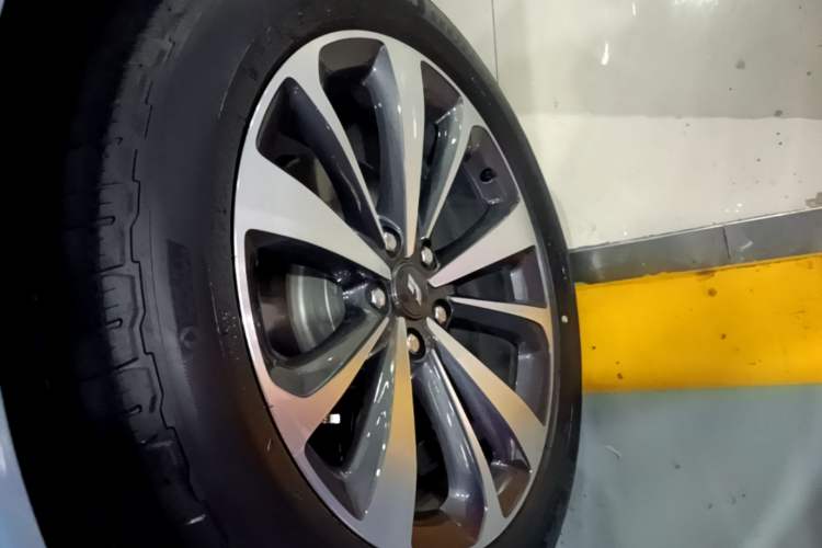 Used Li Auto ONE 2020 Extended-Range 6-Seater Version Left Front Wheel Hub