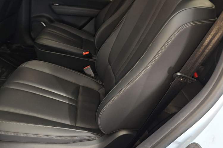 Used Li Auto ONE 2020 Extended-Range 6-Seater Version Left Rear Seat