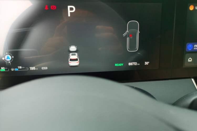 Used Li Auto ONE 2020 Extended-Range 6-Seater Version Odometer Close Up