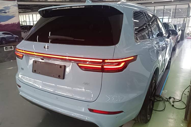 Used Li Auto ONE 2020 Extended-Range 6-Seater Version Rear Right 45 Deg