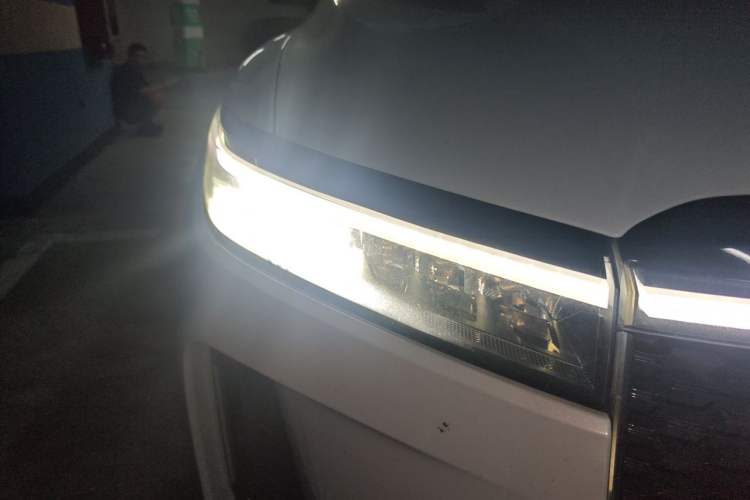 Used Li Auto ONE 2020 Extended-Range 6-Seater Version Right Front Headlight