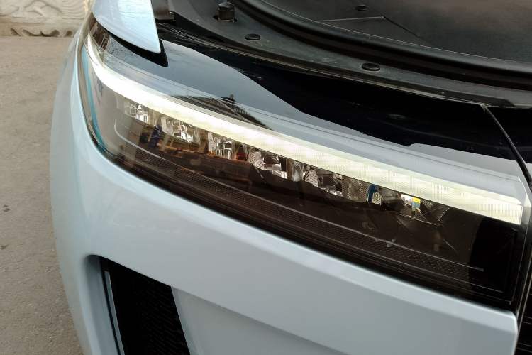 Used Li Auto ONE 2020 Extended-Range 6-Seater Version Right Front Headlight