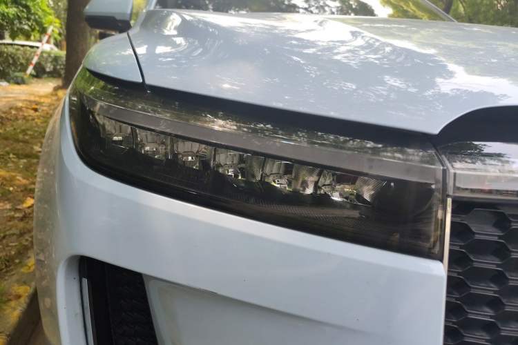 Used Li Auto ONE 2020 Extended-Range 6-Seater Version Right Front Headlight