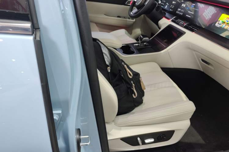 Used Li Auto ONE 2020 Extended-Range 6-Seater Version Right Front Seat