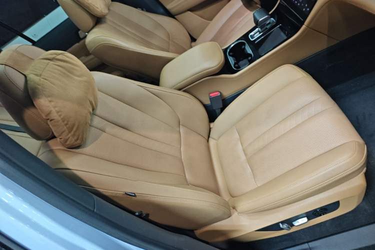 Used Li Auto ONE 2020 Range-Extended 7-Seater Version Right Front Seat