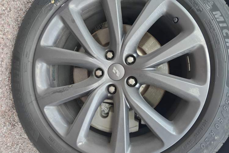 Used Li Auto ONE 2020 Extended-Range 6-Seater Version Right Front Wheel Hub