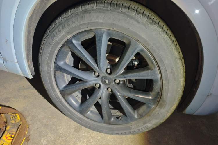 Used Li Auto ONE 2020 Extended-Range 6-Seater Version Right Front Wheel Hub