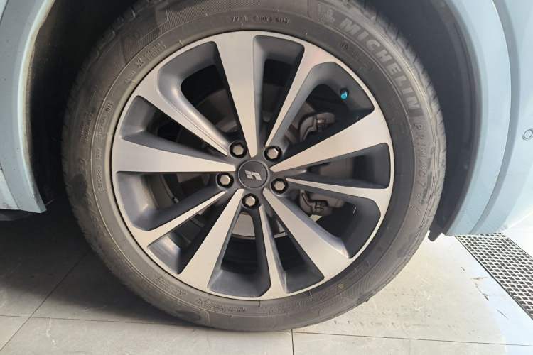 Used Li Auto ONE 2020 Extended-Range 6-Seater Version Right Front Wheel Hub