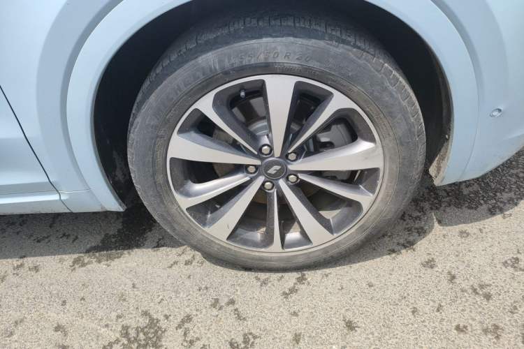 Used Li Auto ONE 2020 Extended-Range 6-Seater Version Right Front Wheel Hub