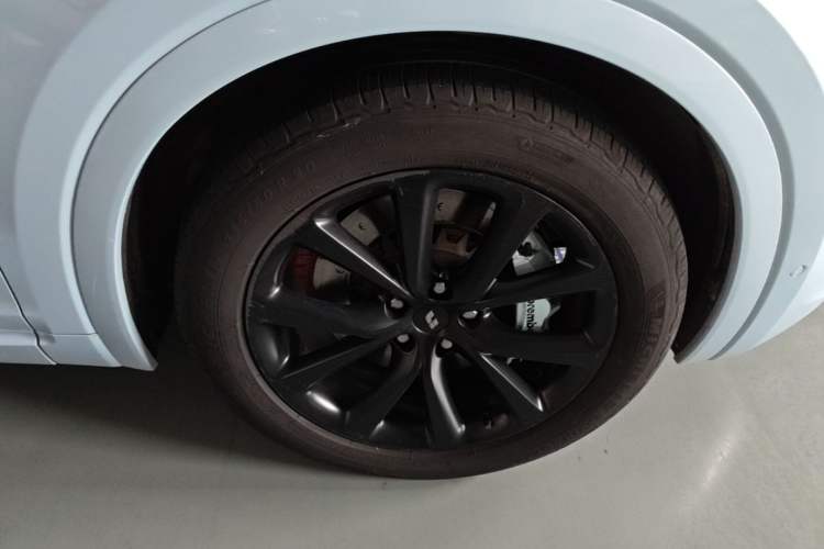 Used Li Auto ONE 2020 Extended-Range 6-Seater Version Right Front Wheel Hub