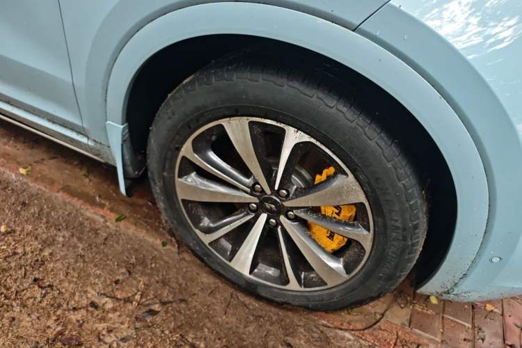 Used Li Auto ONE 2020 Extended-Range 6-Seater Version Right Front Wheel Hub