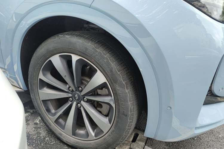 Used Li Auto ONE 2020 Extended-Range 6-Seater Version Right Front Wheel Hub