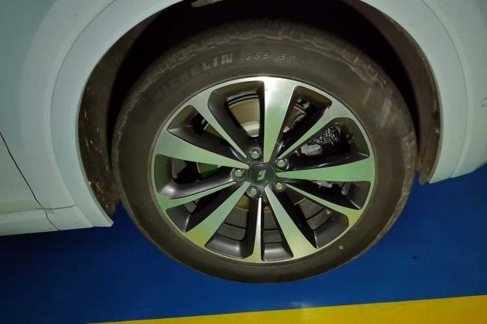 Used Li Auto ONE 2020 Extended-Range 6-Seater Version Right Front Wheel Hub