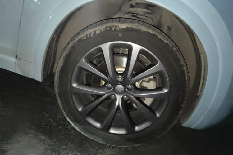 Used Li Auto ONE 2020 Extended-Range 6-Seater Version Right Front Wheel Hub