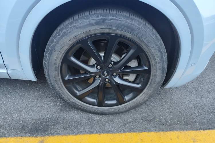 Used Li Auto ONE 2020 Extended-Range 6-Seater Version Right Front Wheel Hub