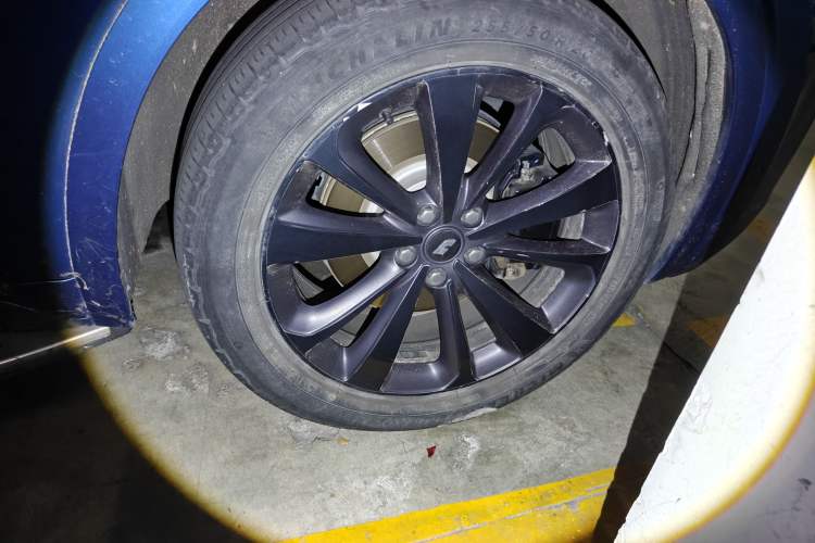 Used Li Auto ONE 2020 Extended-Range 6-Seater Version Right Front Wheel Hub