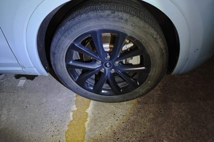 Used Li Auto ONE 2020 Extended-Range 6-Seater Version Right Front Wheel Hub