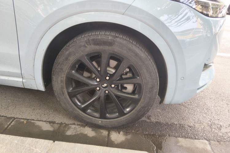 Used Li Auto ONE 2020 Extended-Range 6-Seater Version Right Front Wheel Hub