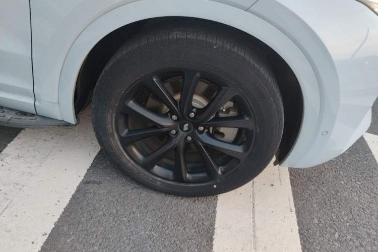 Used Li Auto ONE 2020 Extended-Range 6-Seater Version Right Front Wheel Hub