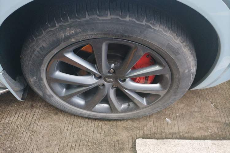 Used Li Auto ONE 2020 Extended-Range 6-Seater Version Right Front Wheel Hub