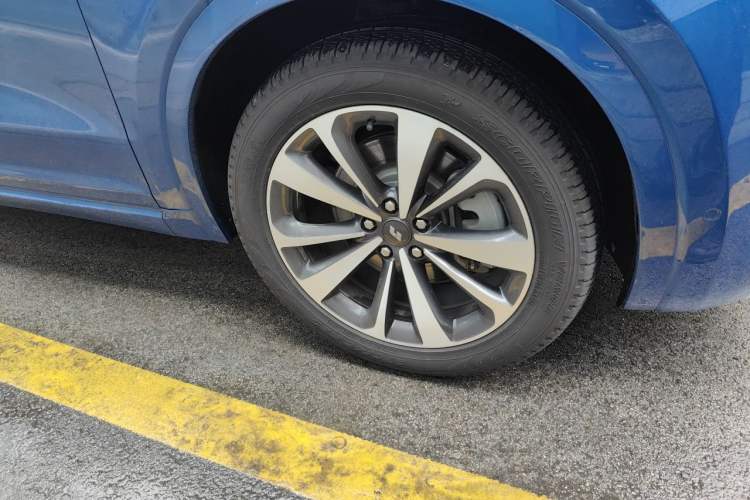 Used Li Auto ONE 2020 Extended-Range 6-Seater Version Right Front Wheel Hub