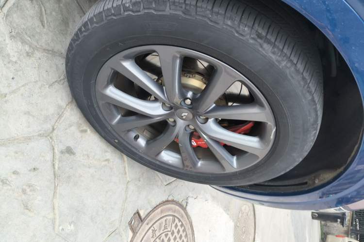 Used Li Auto ONE 2020 Extended-Range 6-Seater Version Right Front Wheel Hub