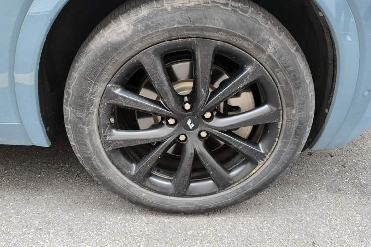 Used Li Auto ONE 2020 Extended-Range 6-Seater Version Right Front Wheel Hub