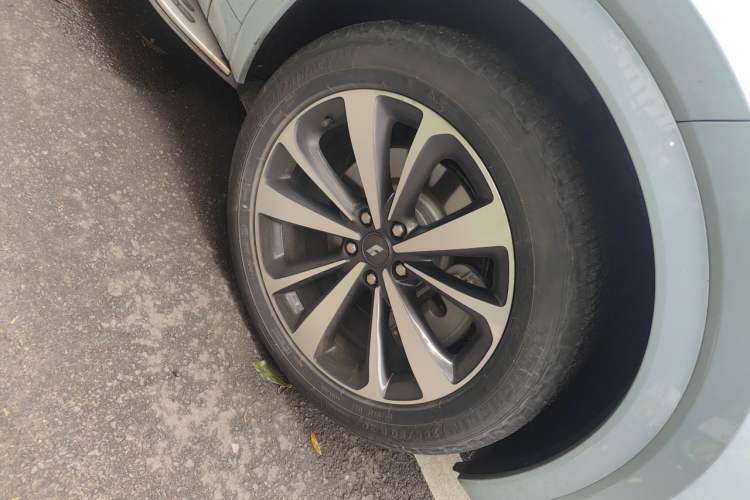 Used Li Auto ONE 2020 Extended-Range 6-Seater Version Right Front Wheel Hub