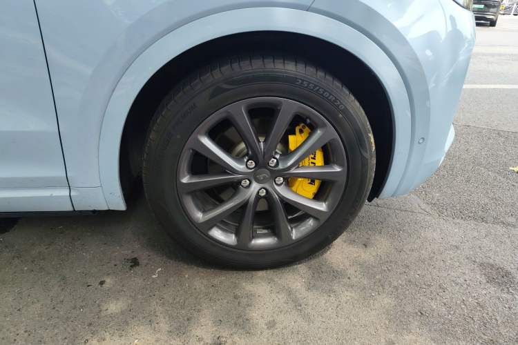 Used Li Auto ONE 2020 Extended-Range 6-Seater Version Right Front Wheel Hub
