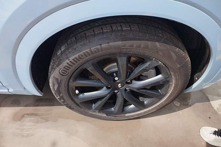 Used Li Auto ONE 2020 Extended-Range 6-Seater Version Right Front Wheel Hub