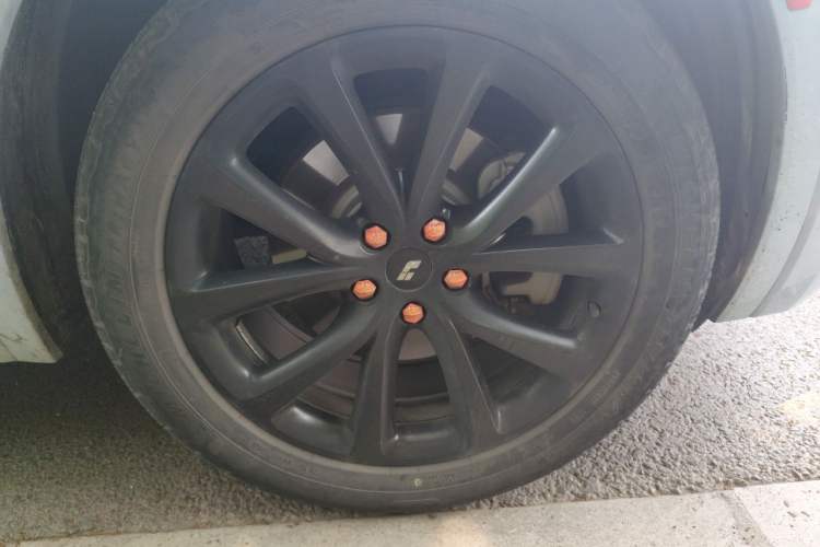 Used Li Auto ONE 2020 Extended-Range 6-Seater Version Right Front Wheel Hub